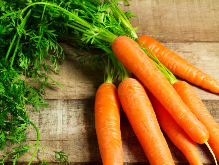 Nhờ những đặc điểm này khi mua cà rốt bạn sẽ chọn được quả tươi ngon