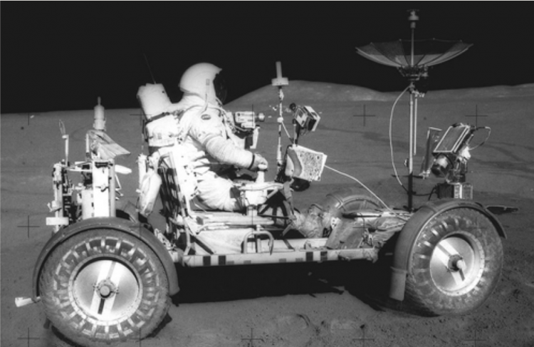 Tìm hiểu mẫu thiết kế xe điện 4 chỗ chạy trên Mặt trăng