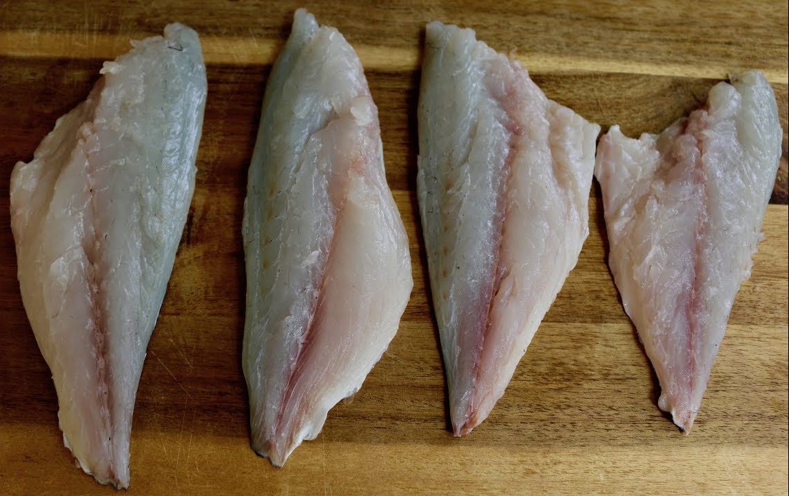 Trong thịt cá có chưa nhiều DHA, omega – 3 rất tốt cho sự phát triển của trẻ nhỏ